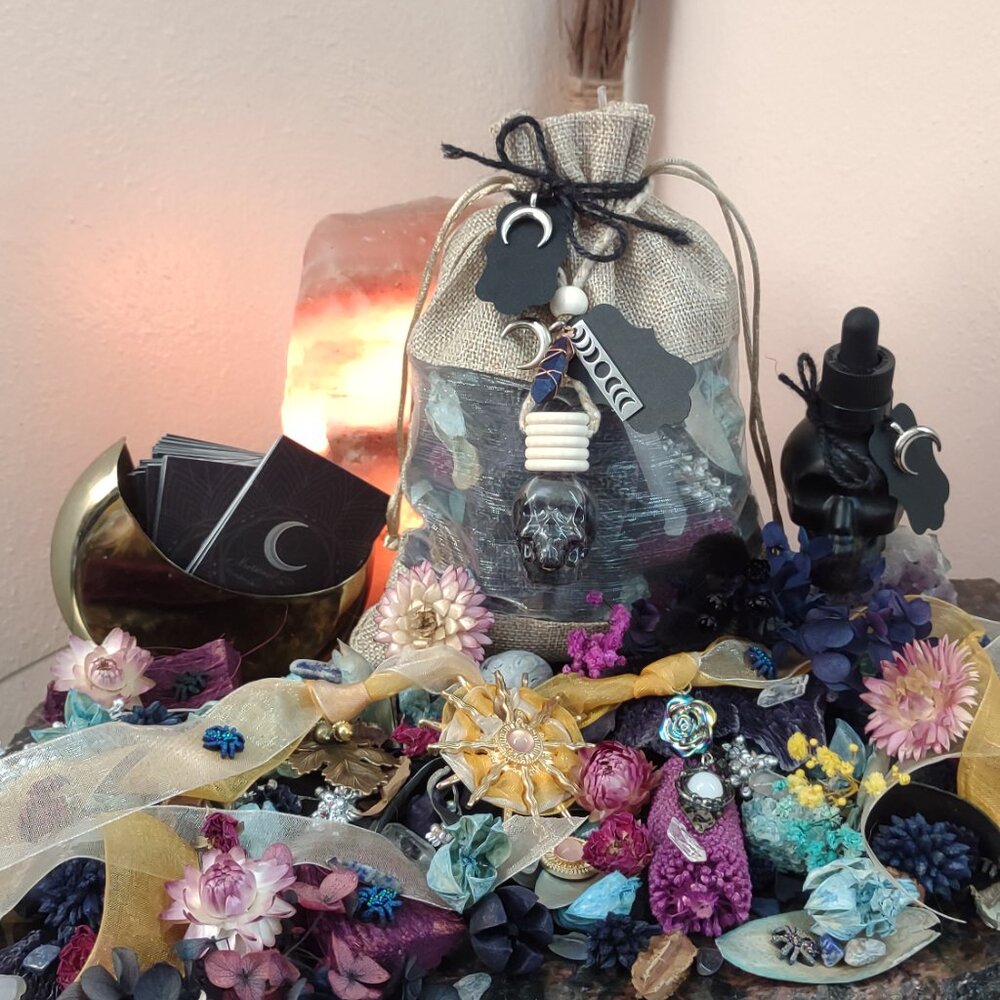 'Breath of God'' Celebration Aroma Set: Potpourri, Skull Diffuser, Oil & Garlan